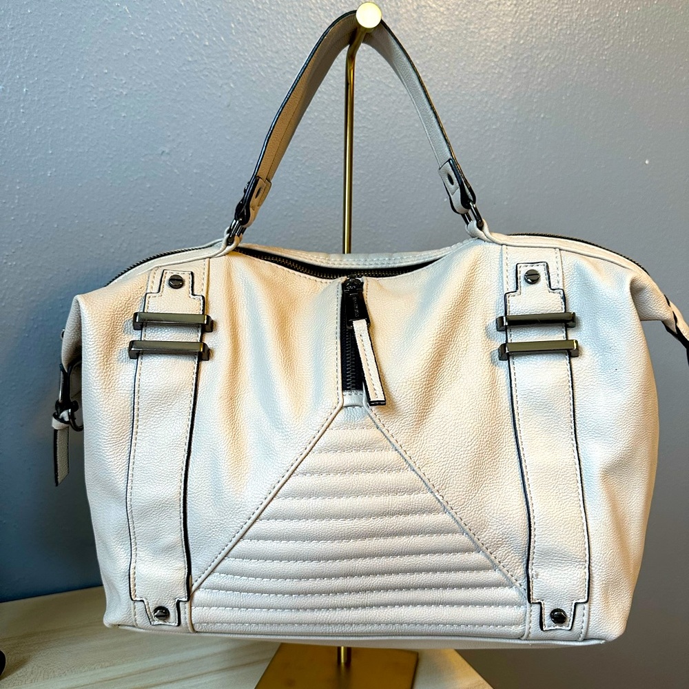 STEVE MADDEN LIGHT GRAY / TAUPE COLOR BAG.